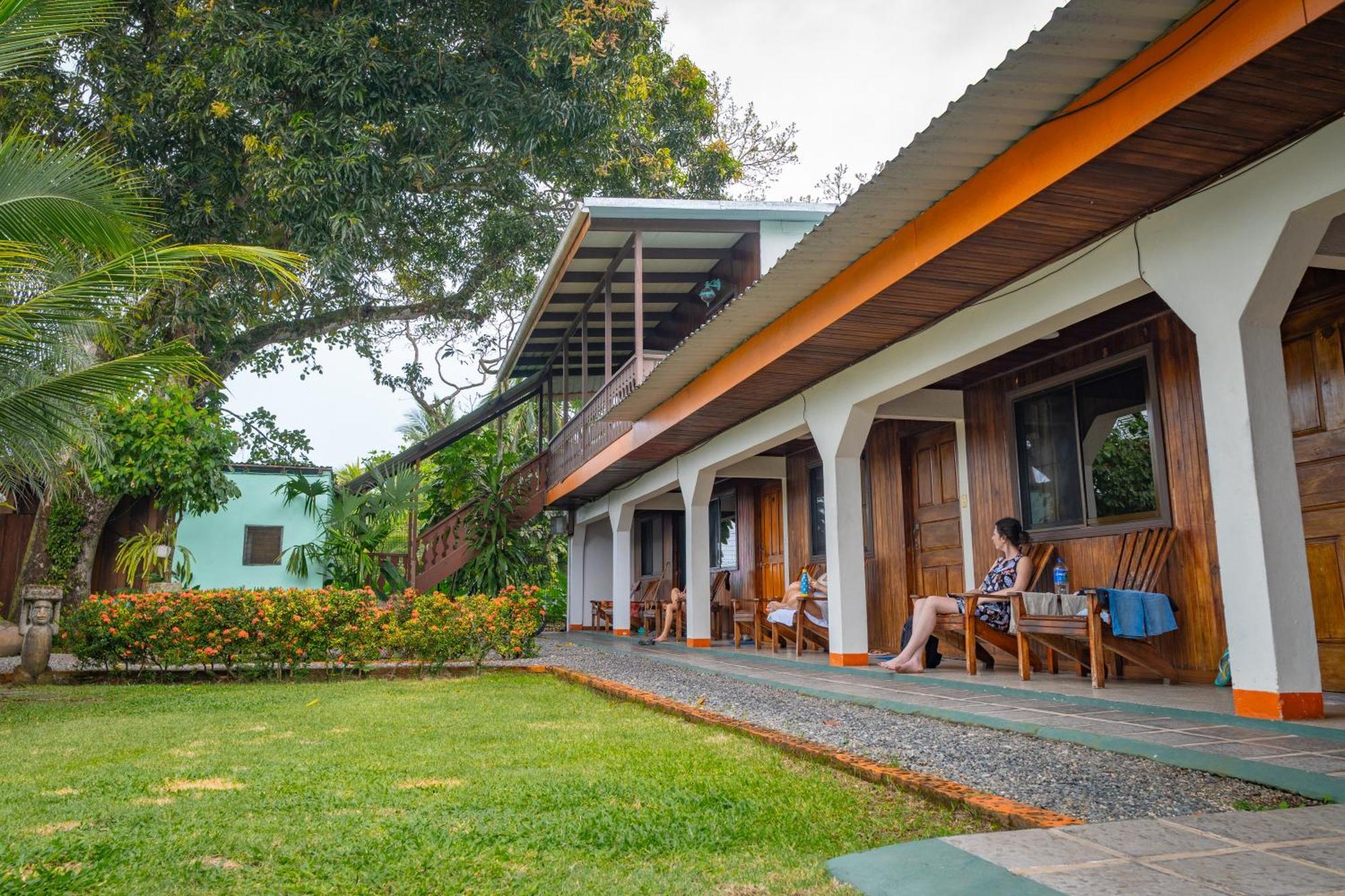 Cabinas Arrecife Cahuita Buitenkant foto